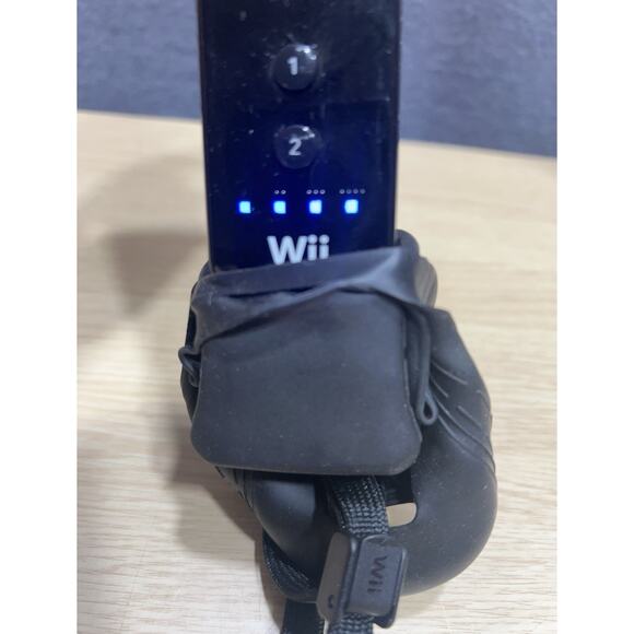 Nintendo Wii Black Console RVL-101 Bundle W/ 2 Games Controller, Sensor Cords - Picture 8 of 9